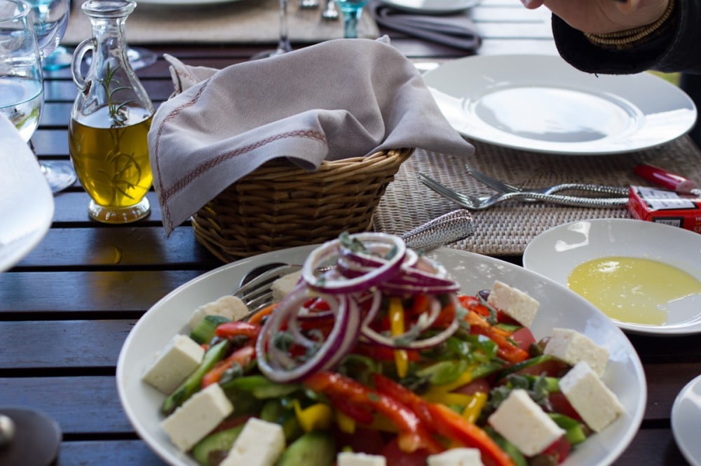 Jedes Meze beinhaltet einen griechischen Salat…