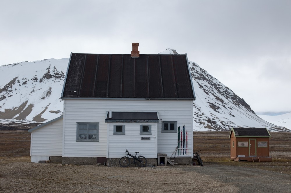 Rechts steht das Austria House. 