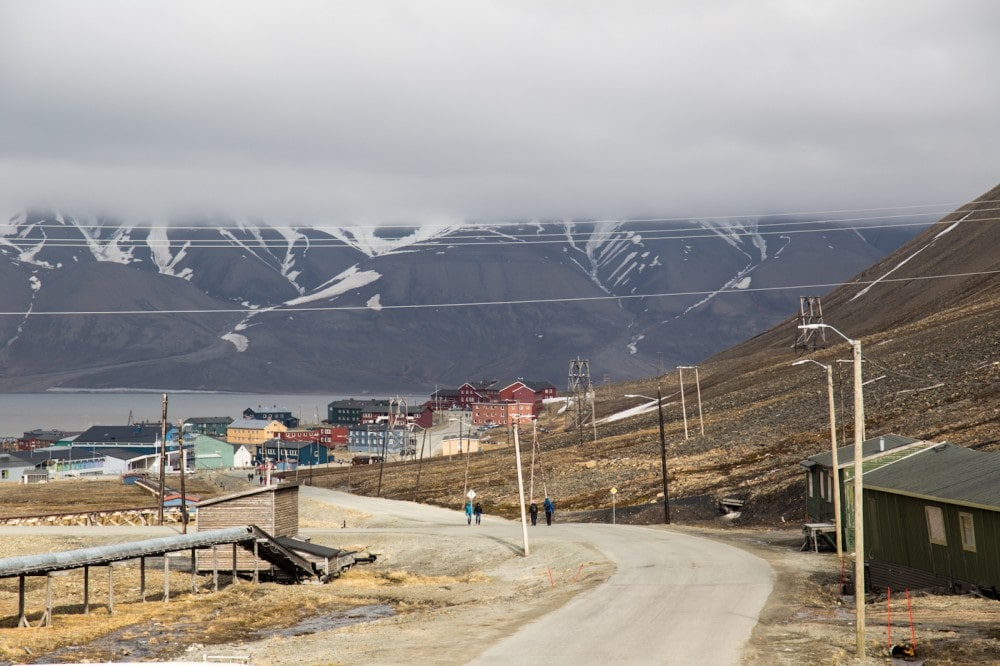 Longyearbyn ist die größte Siedlung auf Spitzbergen. 