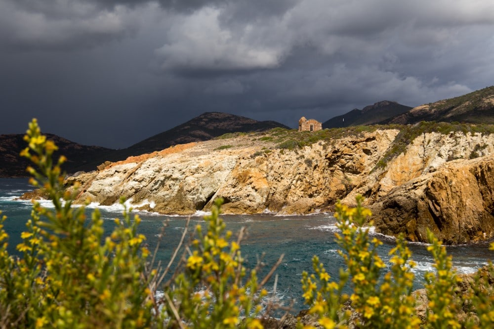 In Korsika kann es an der Küste schonmal stürmisch werden.