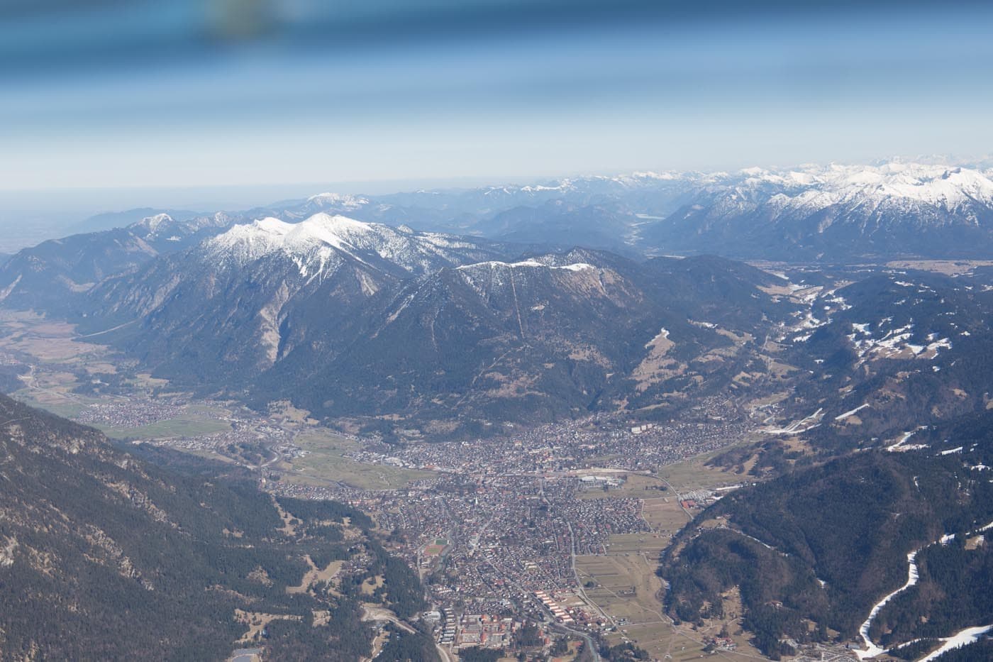 Garmisch Partenkirchen aus der Luft.
