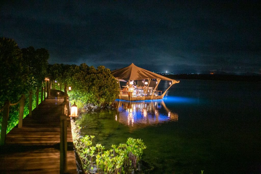 Die Floating Bar im Prince Maurice Hotel