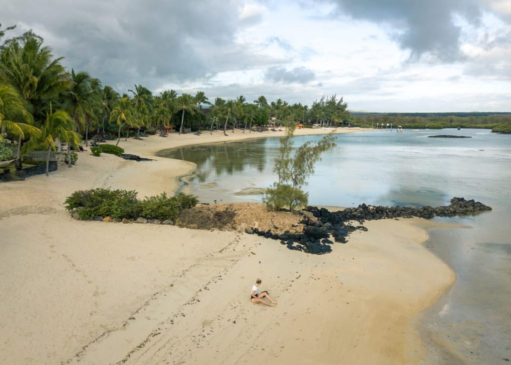 Der Strand am Constance Prince Maurice Luxushotel auf der Ostküste von Mauritius. 