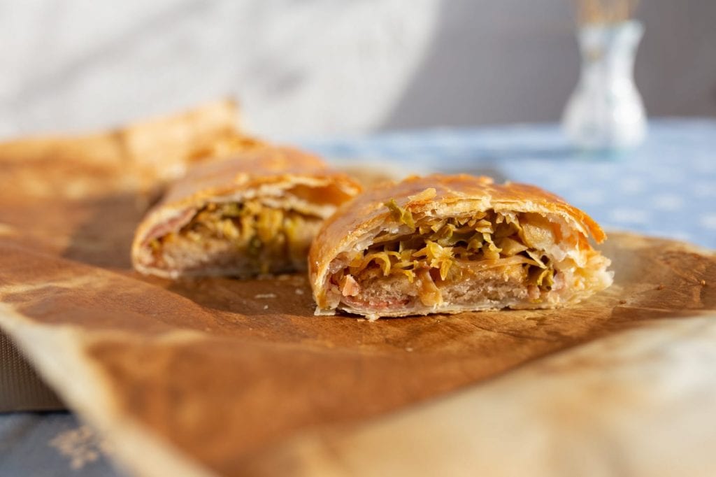 Krautstrudel: Außen knusprig, innen unwiderstehlich saftig.