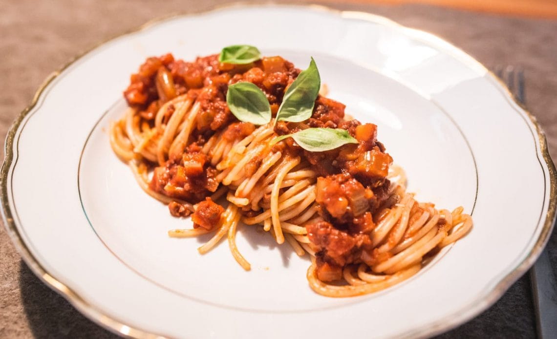 Vegane Bolognese mit Soja und Battuto