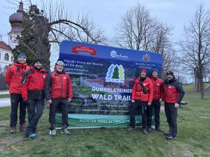 Bergretter beim Dunkelsteinerwald Trail Bereitschaftsdienst