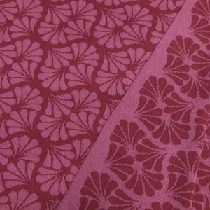 Bio Strick-Jacquard von Blaubeerstern in berry blossom, Strickstoff mit großen Blüten